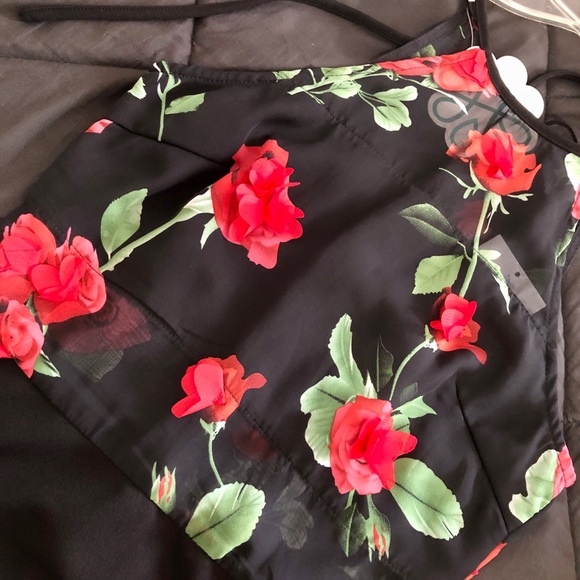Black sleeveless dress with red roses - Picture 4 of 6